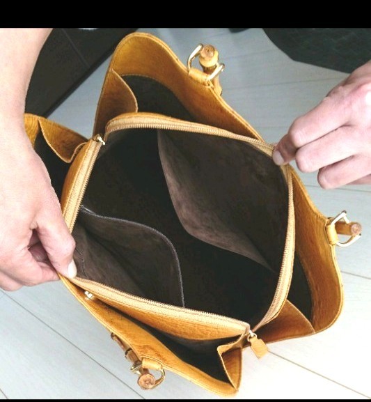 オーストリッチ ハンドバッグ ブラウン ヴィンテージ  持ち手バンブー 柔らかい 軽い 収納抜群 トートバッグ  人気のバッグ
