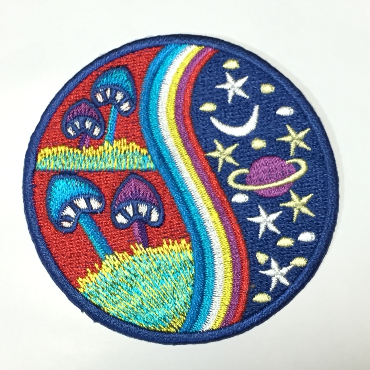121 きのこ・マッシュルーム 刺繍 ワッペン 宇宙×虹×きのこの世界 レインボー アイロン ワッペン アイロンワッペン 刺繍 パッチの画像1