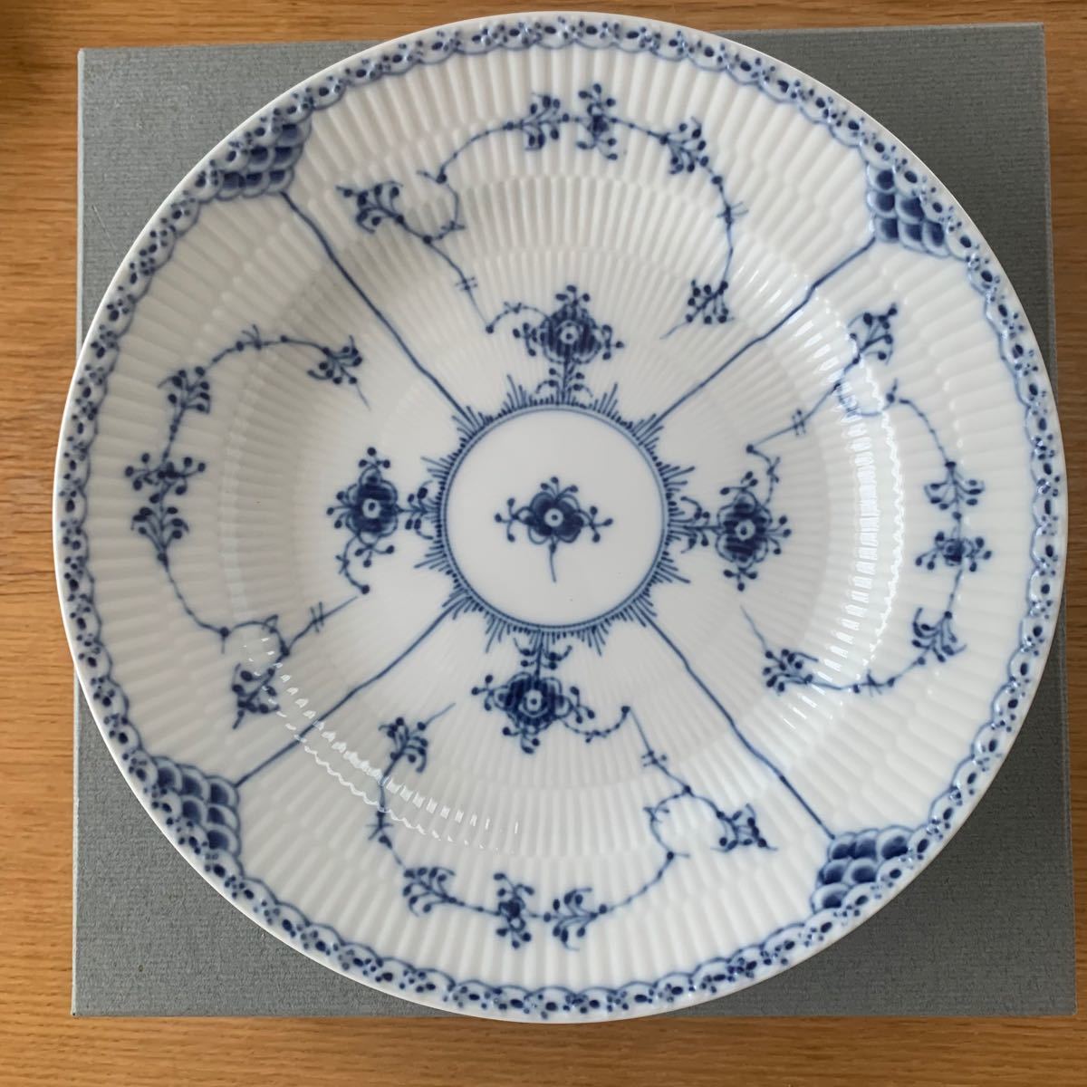 ロイヤルコペンハーゲン ブルーフルーテッド ハーフレース 25cm