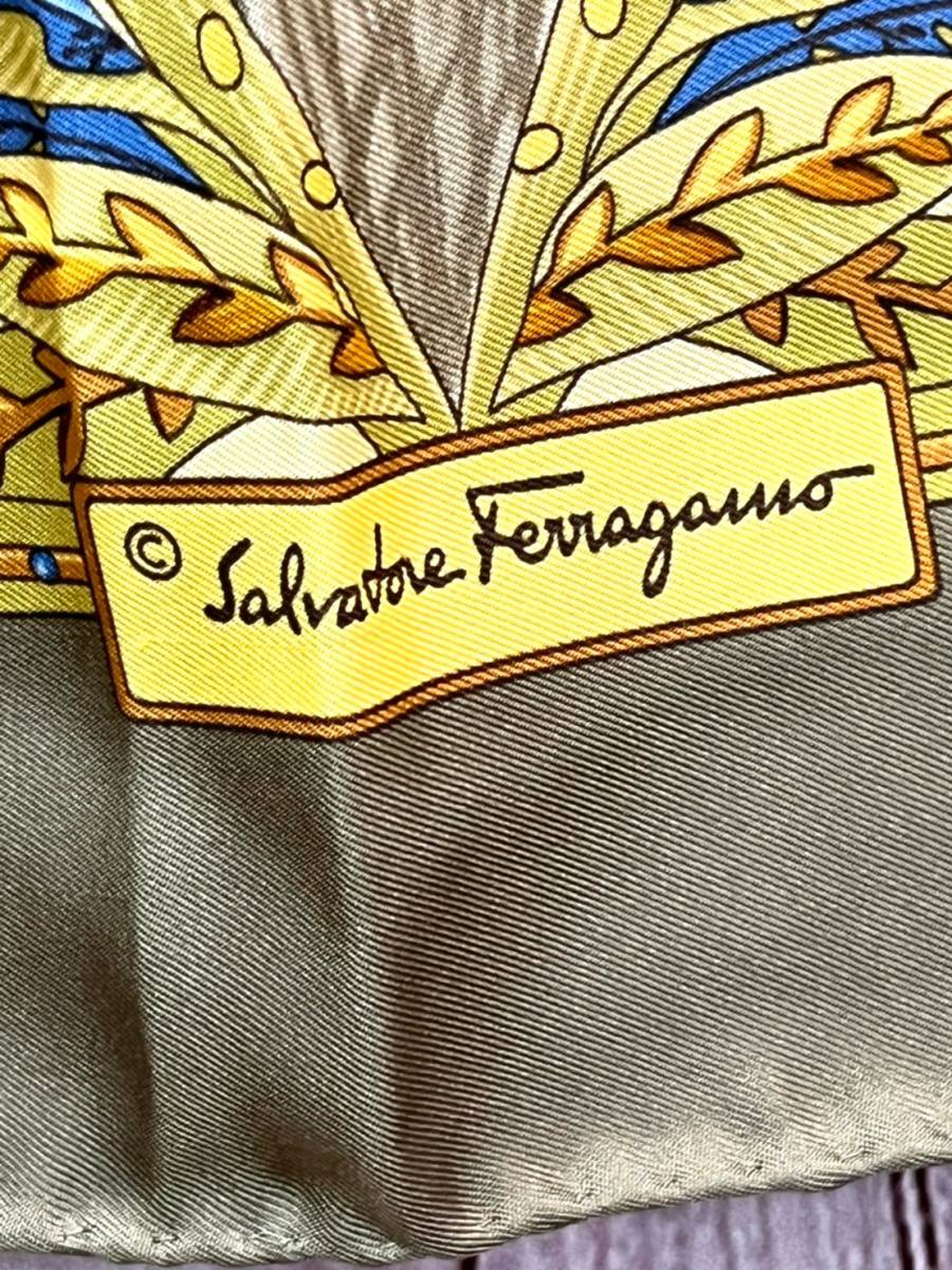 Salvatore Ferragamo 大判スカーフ 動物 シルク100% タグ有り Salvatore Ferragamo 大判スカーフ 動物 シルク100% タグ有り