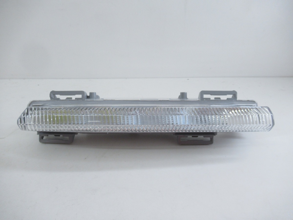 〇未使用品 メルセデスベンツ Bクラス W246 純正 OEM 右 デイライト LED 【 A2049069000 】(M040669)_画像1