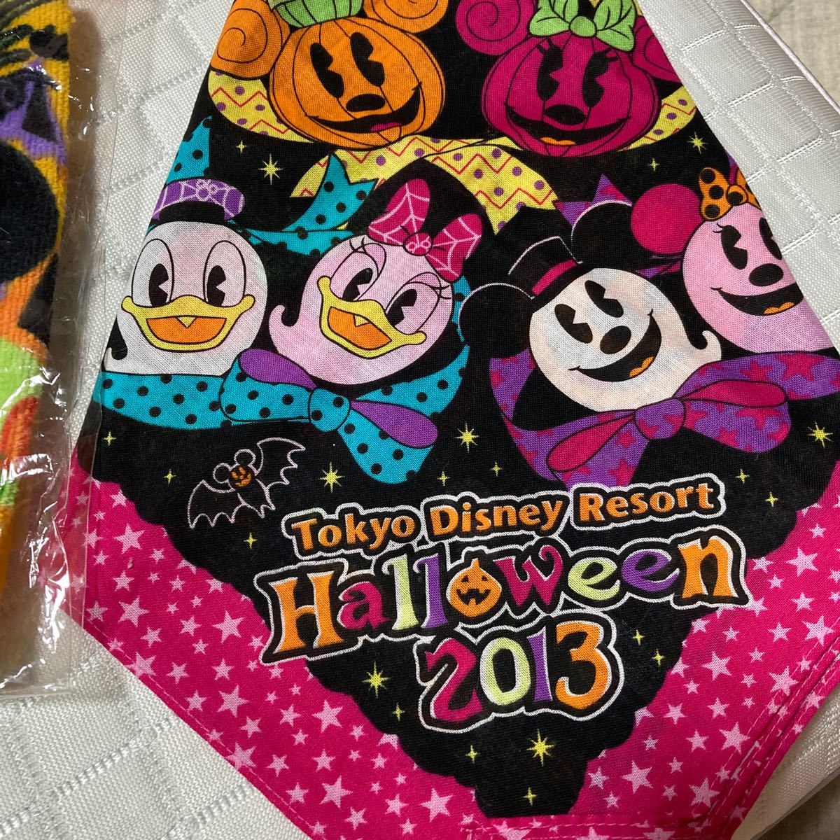 ディズニーランド30周年　ハロウィン　カボチャキーホルダー　缶バッチ　バンダナ　タオルセット