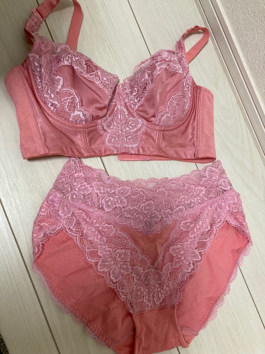 出品取消し 最終値下げ LALAグラント ブラジャーショーツ2点セット未
