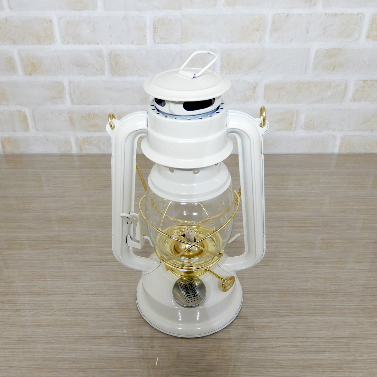 送料無料【日本未発売】 新品 Stromshaga Oil Lantern - White & Brass ◇ハリケーンランタン ホワイト 白金 真鍮 スウェーデン 北欧 Dietz