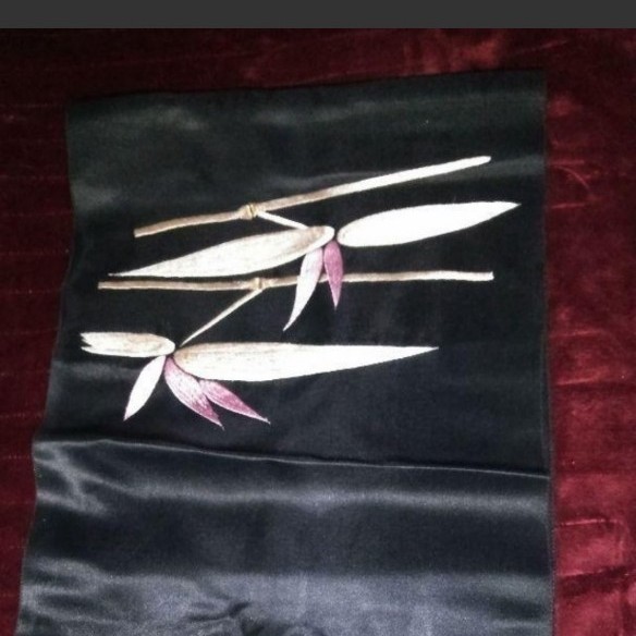 名古屋帯 大正ロマン 京都黒地に刺繍の正絹名古屋帯です 名古屋帯 大正ロマン 京都黒地に刺繍の正絹名古屋帯です