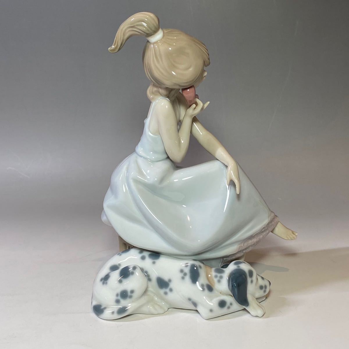お気にいる】 リヤドロ 大事な電話 少女 犬 5466 LLADRO CHIT CHAT