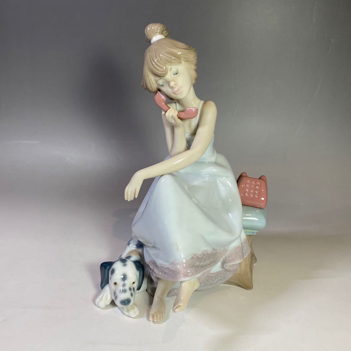 LLADRO リヤドロ フィギュリン 大事な電話 犬 ダルメシアン 少女 電話 陶器人形 スペイン