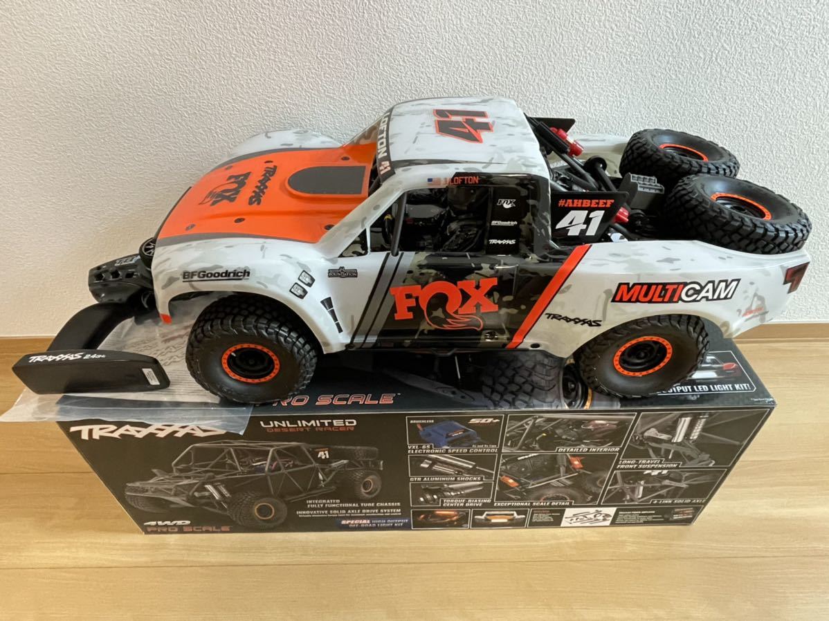 トラクサス 1/7 アンリミテッドデザートレーサー UDR 6S RTR FOX トラクサス 1/7 アンリミテッドデザートレーサー UDR 6S RTR FOX