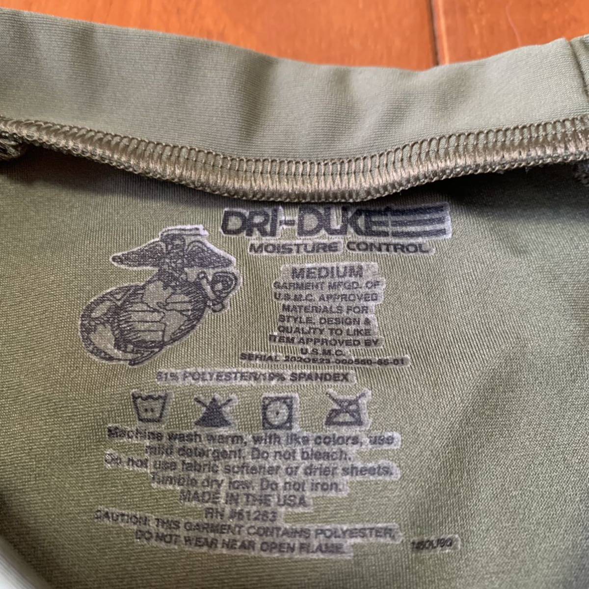 沖縄 米軍放出品 DRI DUKE USMC MARINE ミリタリー Tシャツ トレーニング ランニング 筋トレ スポーツ MEDIUM OD (管理番号ST5)の画像3