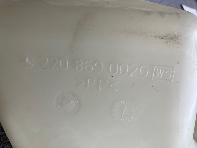 W220 washer tank 2208690020