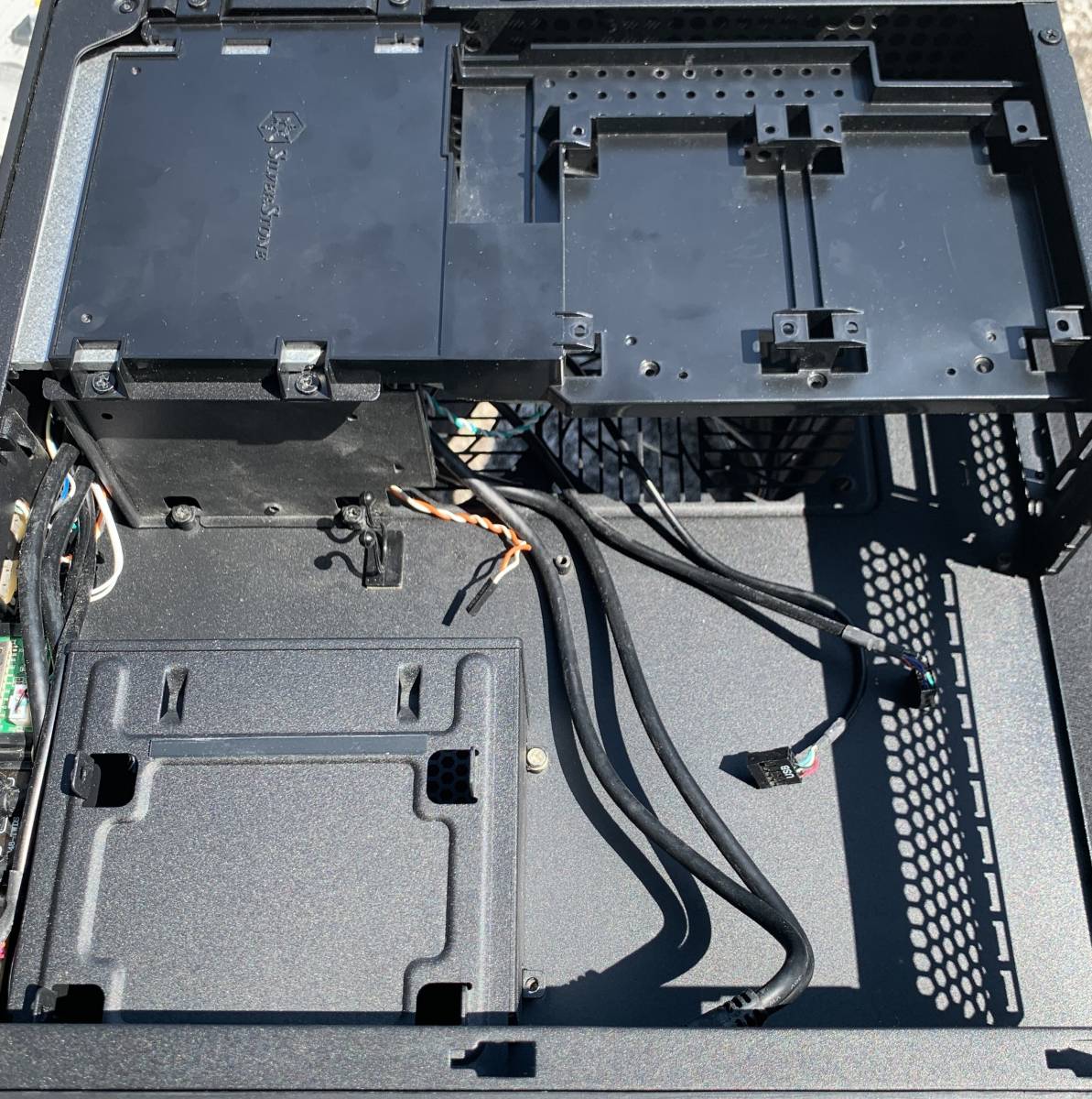 【破損・不良有】中古 GALLERIA ST 2015年前後モデル用 PCケース / Mini-ITX対応 電源無し・不良DVDドライブ・内部ケーブル等