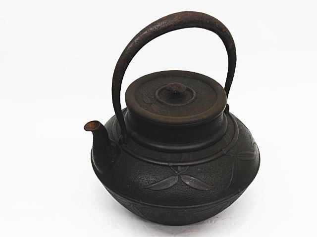 大型鉄瓶　「竹模様」在銘有り　31cm 煎茶道具 茶瓶 鉄器 鉄瓶　旧家蔵出し☆現状販売★5659_画像1