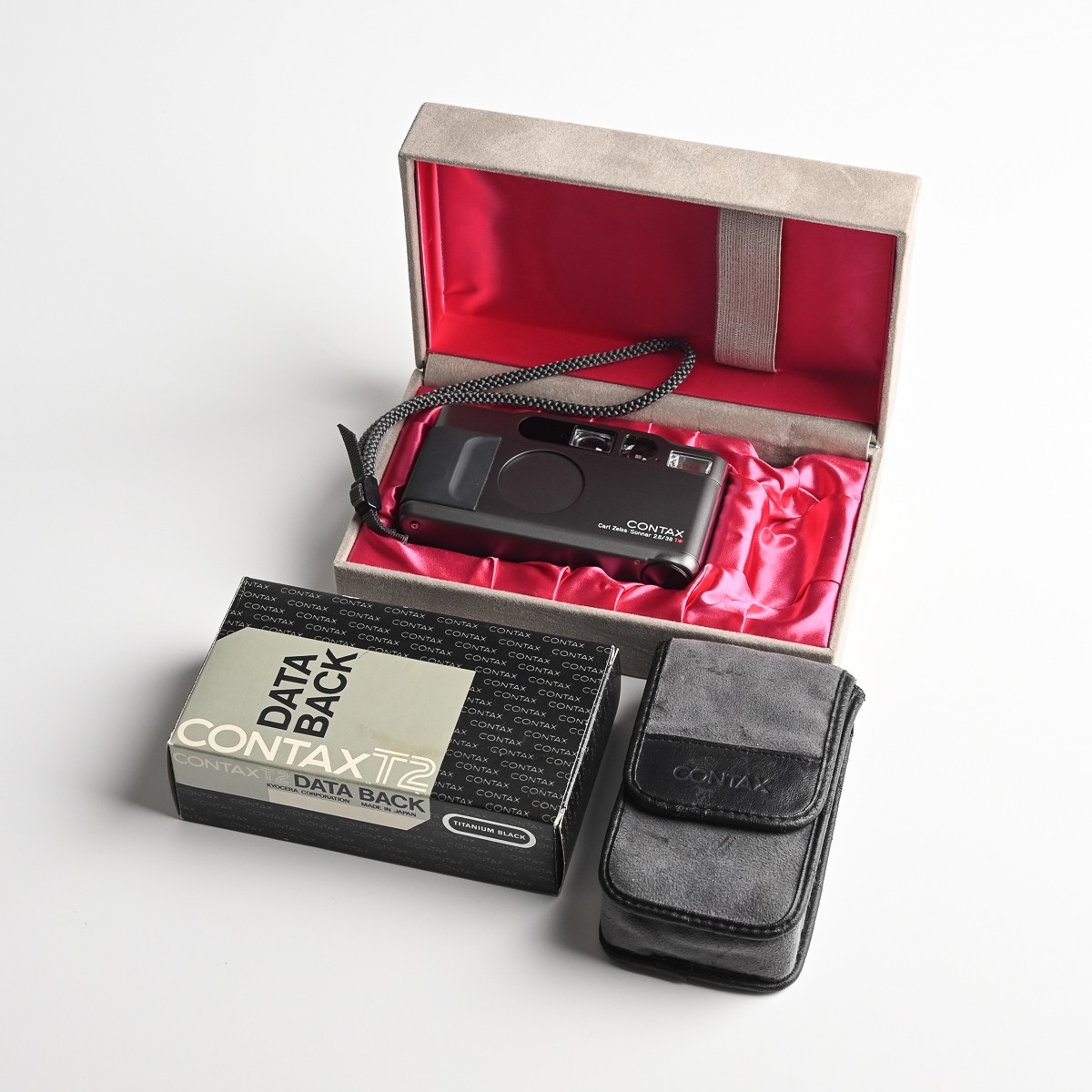 美品完動品】CONTAX T2 チタンブラック Carl Zeiss Sonnar F2.8