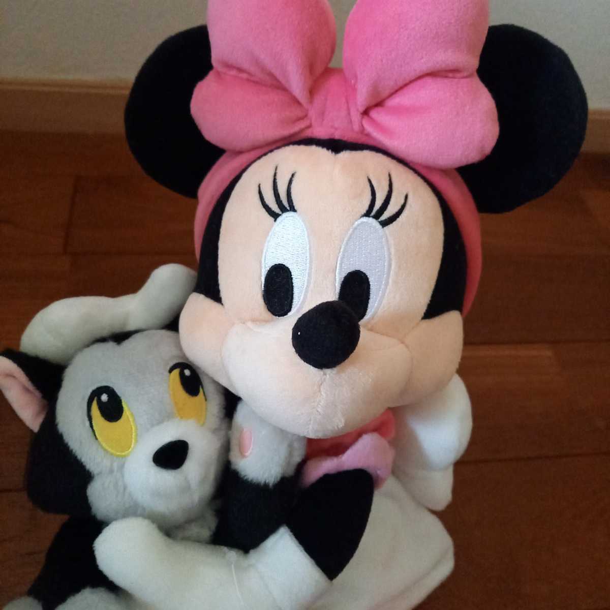  complete sale goods tag attaching Disney minnie Figaro soft toy independent cat. day . that day 