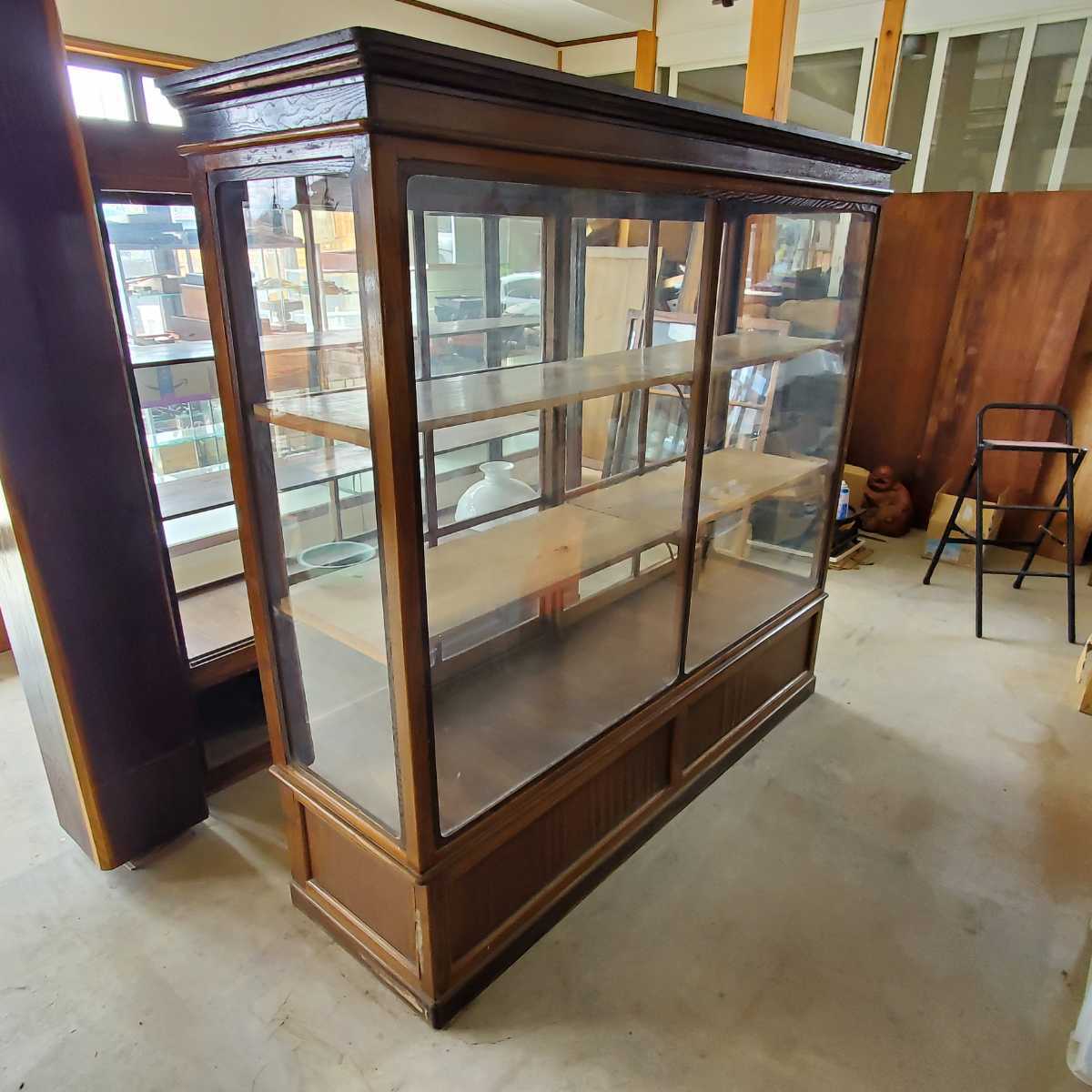  antique extra-large size taste ... exist .... wave glass old wooden glass case display shelf ( search display case Taisho romance No.2 receipt limitation (pick up) 