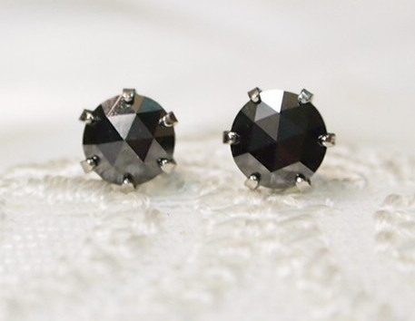 【値下げ】 シンプル 0.5ct ブラックダイヤ 天然 高品質 プラチナ900製 送料無料 新品 スタッド 即決有り ピアス/Pt900/直径約5mm前後/定番 プラチナ台