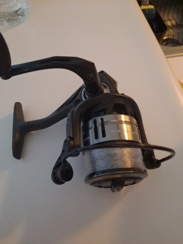 Cadence Essence 4000 Spinning Reel excellent condition. 海外 即決