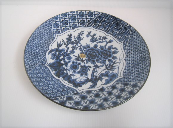 17N8.18-16　陶器の大皿　飾り皿　絵皿　ブルー　華山　サイズ：外径31㎝×H5㎝_画像1