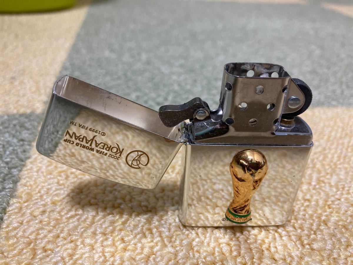 日韓ワールドカップ記念のジッポライターになります。未使用品です。箱はありません。とても良い状態です。