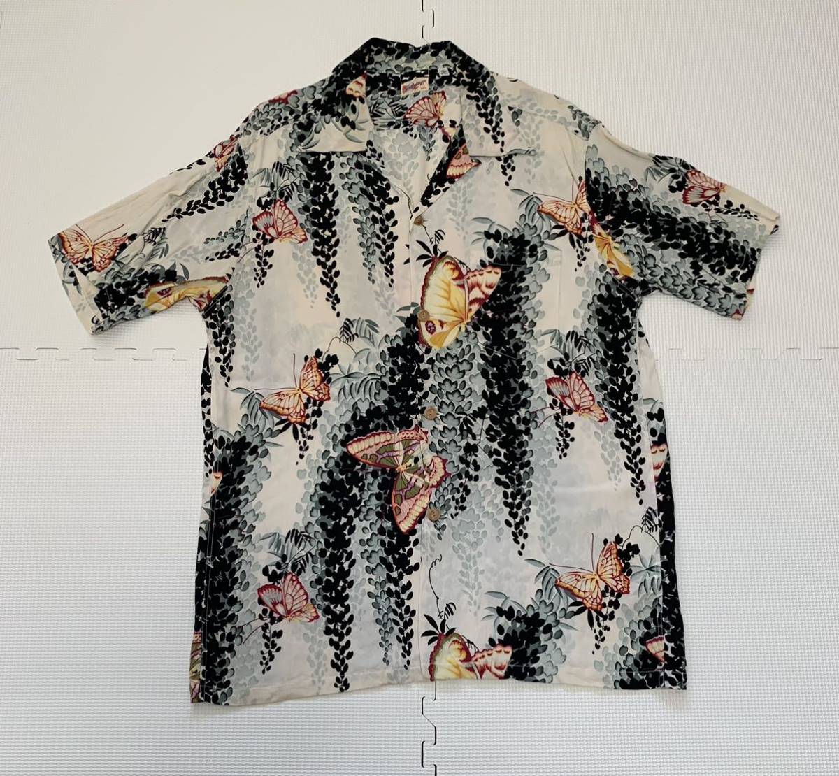 【ラッピング無料】 ★SUNSURF サンサーフ SS33881 東洋エンタープライズ アロハシャツ レーヨン100% 蝶柄 Lサイズ 【ラッピング無料】 ★SUNSURF サンサーフ SS33881 東洋エンタープライズ アロハシャツ レーヨン100% 蝶柄 Lサイズ