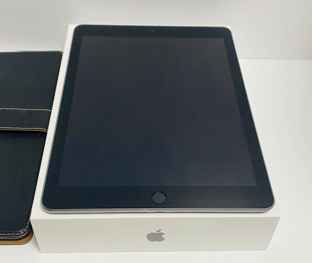 ☆極美品☆Apple iPad A1954 32GB docomo 初期化済 Wi-Fi Cellular