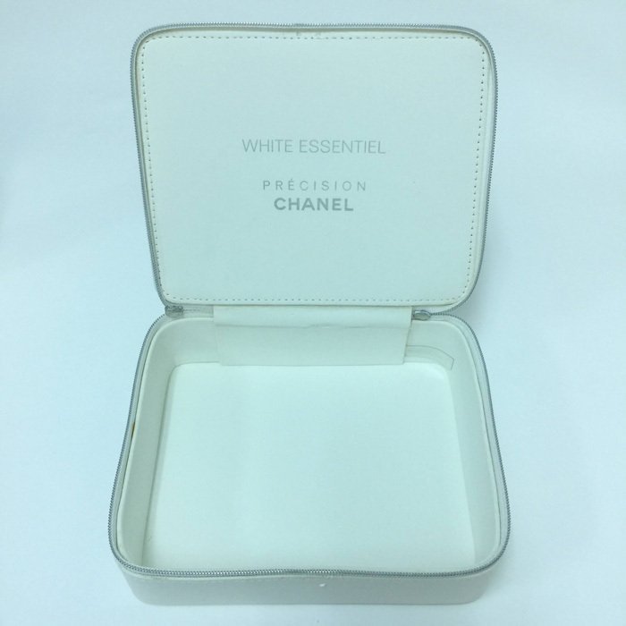 【新品同様】シャネル CHANEL ホワイト エサンシエル ホワイトニング トラベル キット 化粧水 美白美容液 美白シートマスク ポーチ_画像6