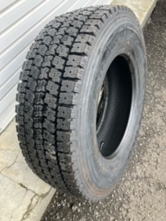 最終処分！【送料無料！】未使用品！格安！TOYOスタッドレス　235/70R17.5 127/125L 　M919 　2020年製　６本　☆冬タイヤ_画像3