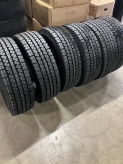 最終処分！【送料無料！】未使用品！格安！TOYOスタッドレス　235/70R17.5 127/125L 　M919 　2020年製　６本　☆冬タイヤ_画像1