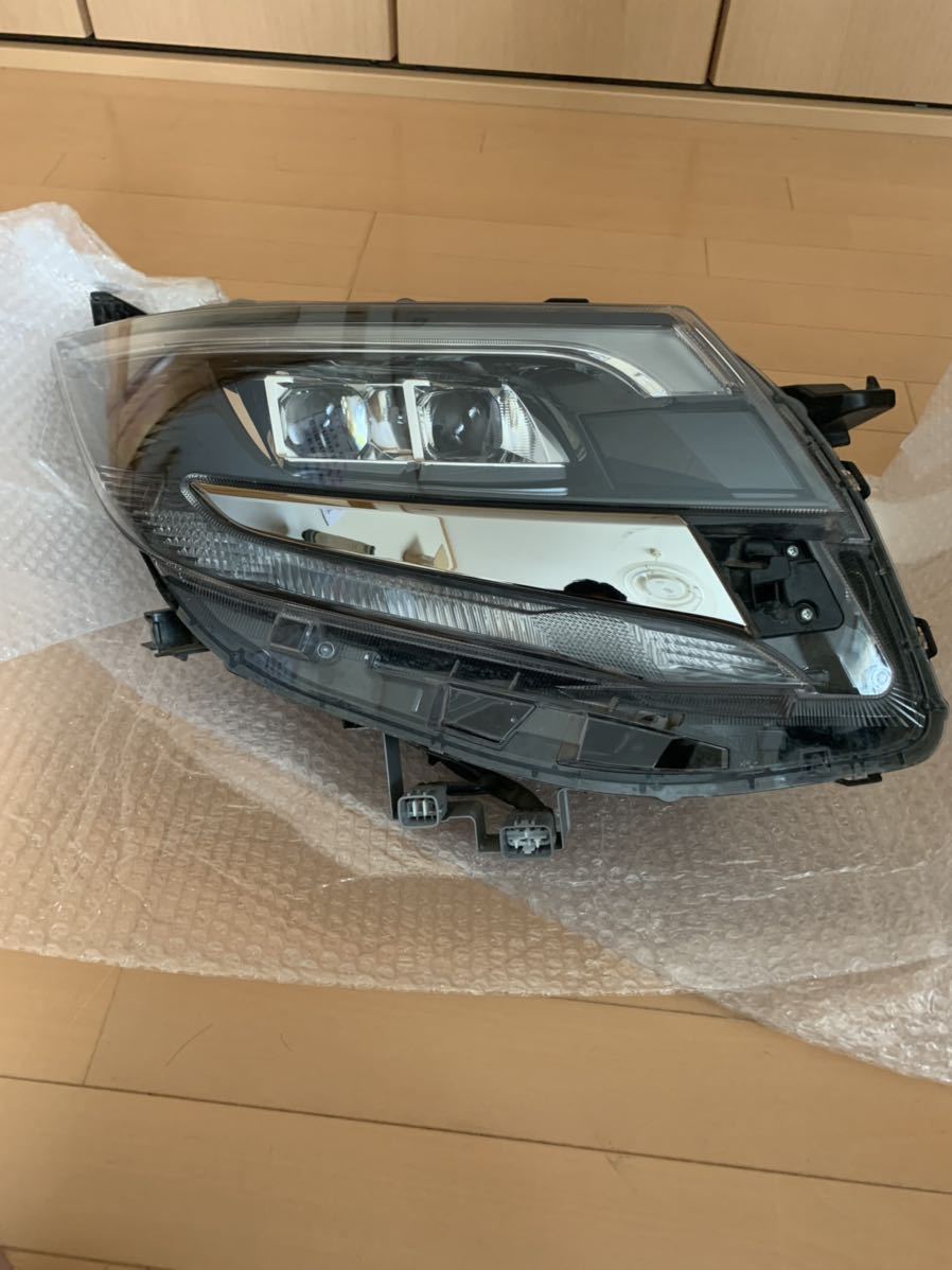 ノア エスクァイア 80系 LEDライト右 twispwa.com