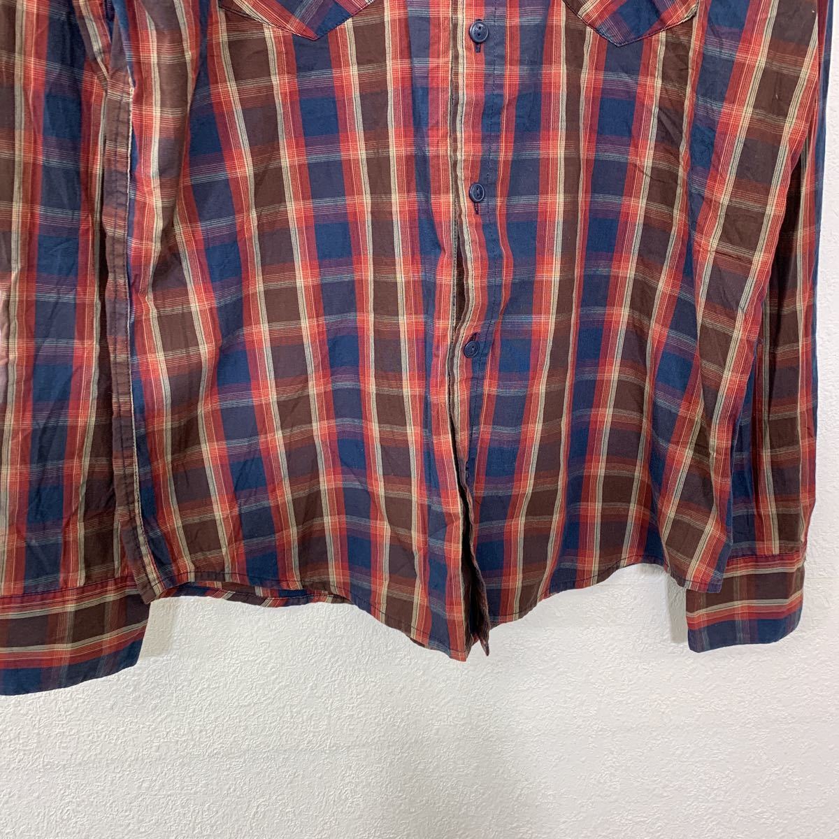Levi's 長袖チェックシャツ Sサイズ リーバイス ネイビー レッド ブラウン ホワイト 古着卸 アメリカ仕入 t2209-3179_画像3