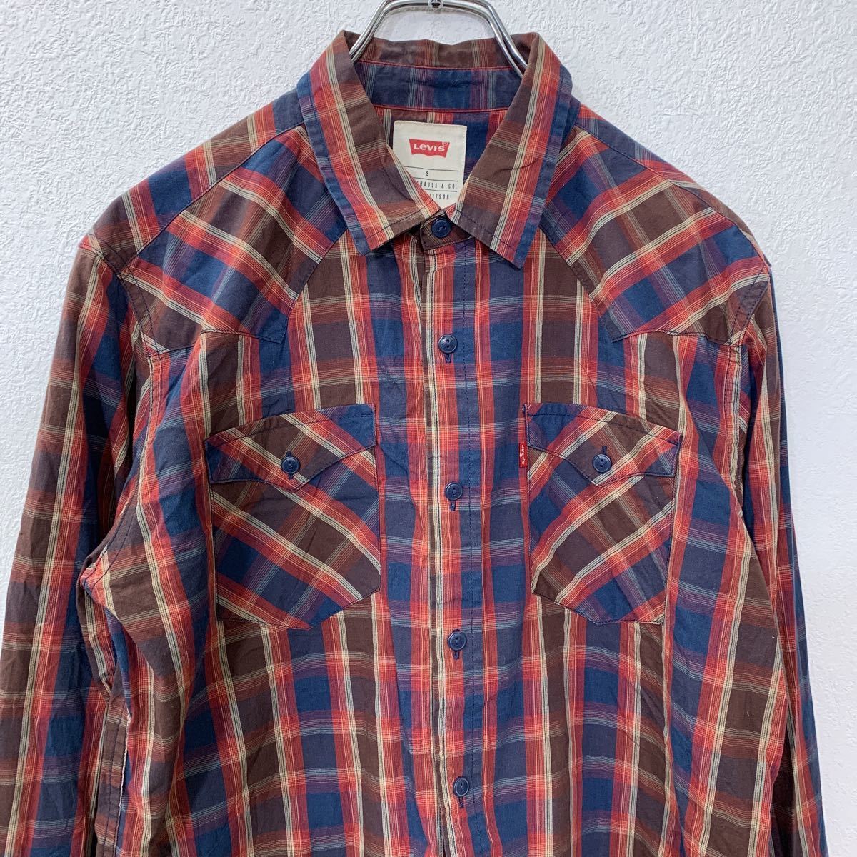 Levi's 長袖チェックシャツ Sサイズ リーバイス ネイビー レッド ブラウン ホワイト 古着卸 アメリカ仕入 t2209-3179_画像2