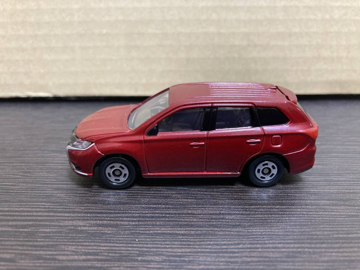 トミカ　MITSUBISHI OUTLANDER PHEV 初回特別仕様_画像4