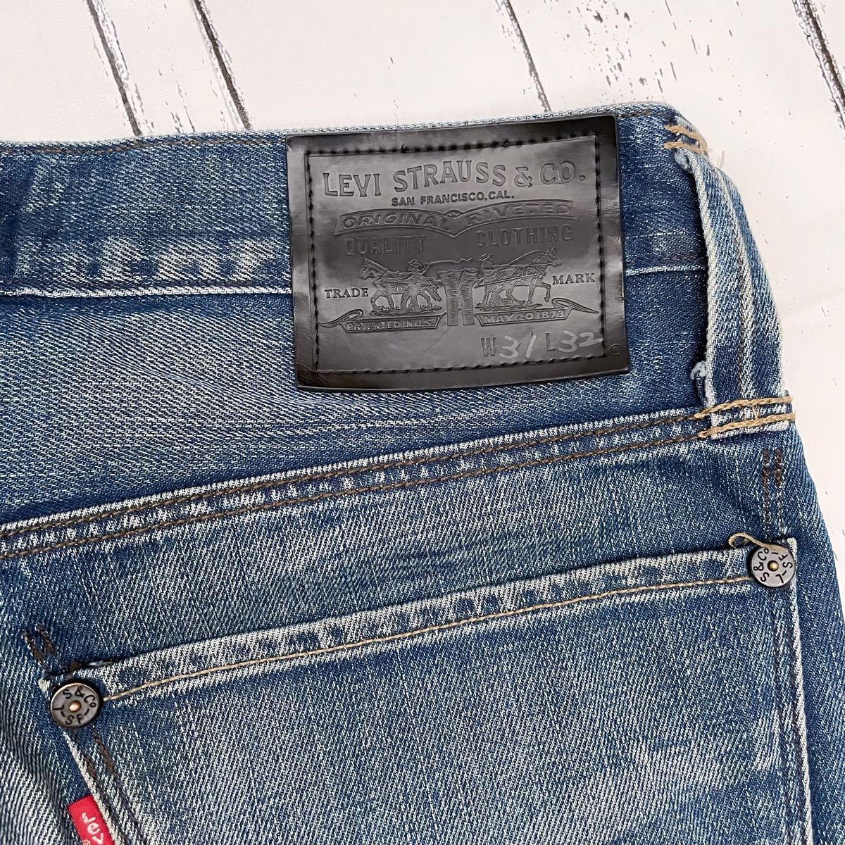 リーバイス Levi's メンズ デニムパンツ ジーンズ Mサイズ ストレート 黒パッチ 人気 オールシーズン 合わせやすい 美品