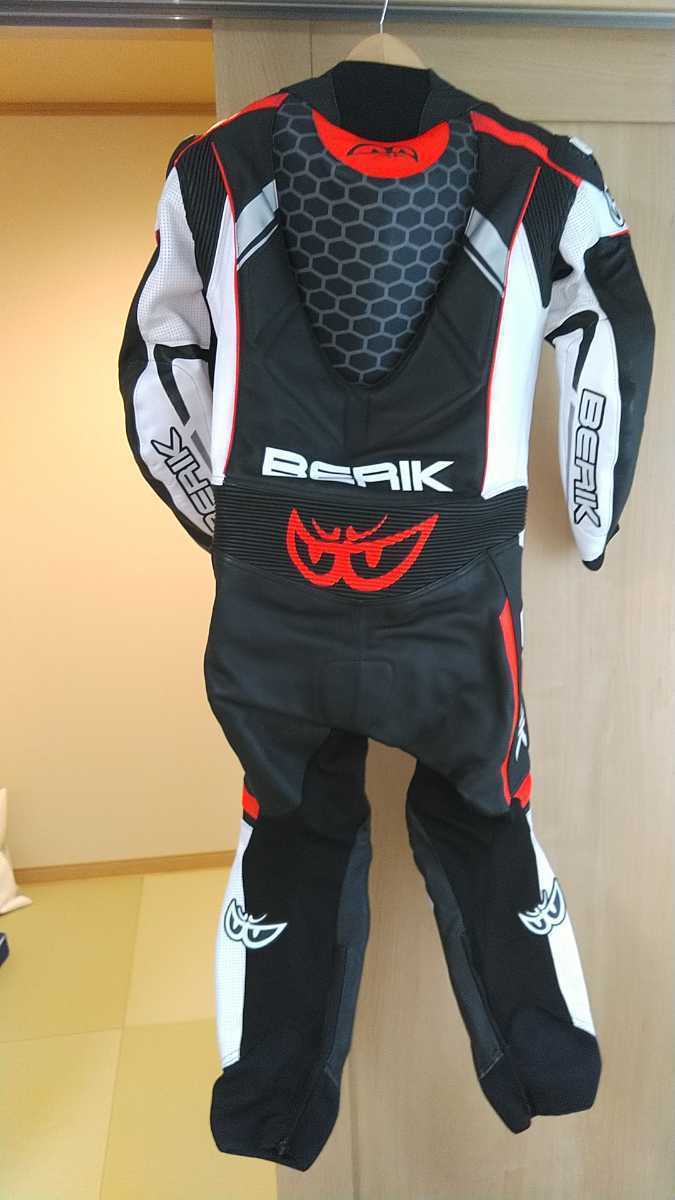 ラス1/未使用/2021年型/BERIK/レーシングスーツ/黒&白&蛍光赤