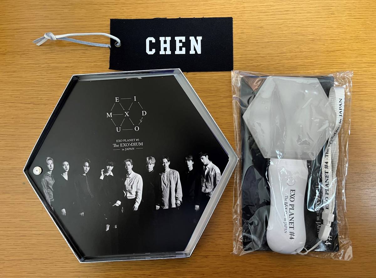 * free shipping [ beautiful goods ] Korea EXOekso penlight & Live limitation book & name tag 