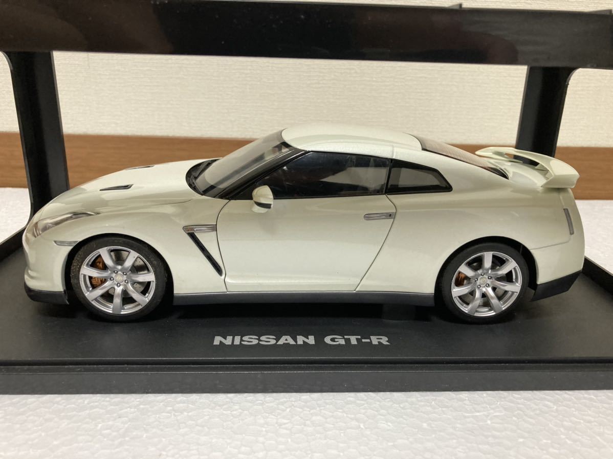 新品 未使用 1/18 GT-R R35 日産 NISSAN ホワイト AUTOART オート