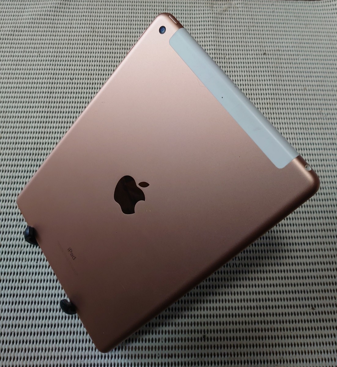 完動品SIMフリーiPad第6世代(A1954)本体32GBゴールド送料込 PC