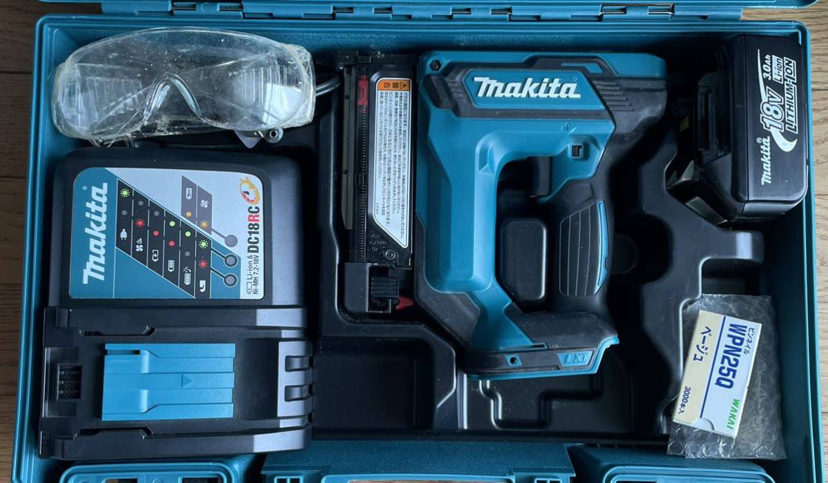 マキタ Makita 充電式ピンタッカ PT353DZK 18V 使用釘15.18.25.30.35mm