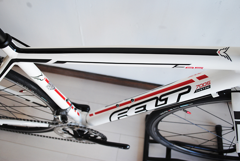 FELT (ドイツ/アメリカ) F85 51s SHIMANO 105/TiagraMIX 2×10s 新品サドル I/Oワイヤーバーテープ交換済 SHIMANO 105 FDとRD 10Sカセット