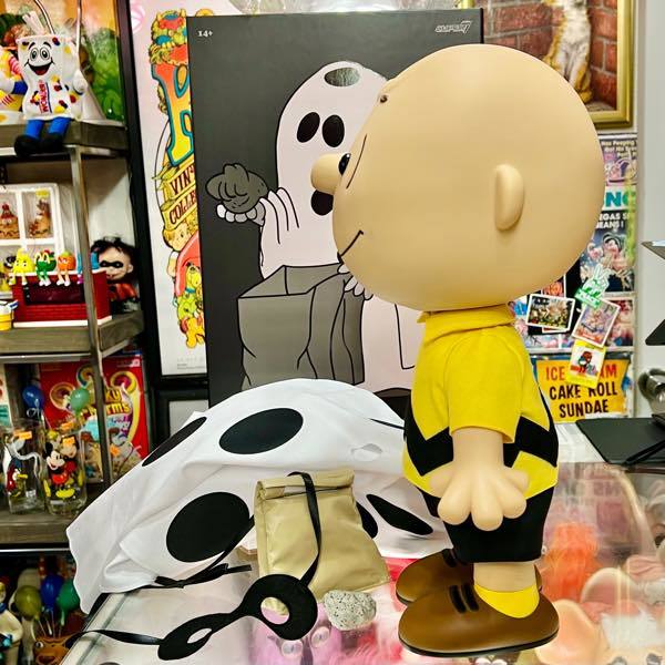  Peanuts super размер фигурка Charlie Brown призрак простыня Peanuts Supersize Charlie Brown Ghost Sheet super7 игрушка 