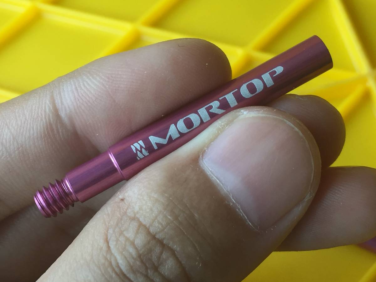 新品 MORTOP 軽量 キャップ付バルブエクステンダー 50mm 2ケ入 ピンク 送料込み_画像2