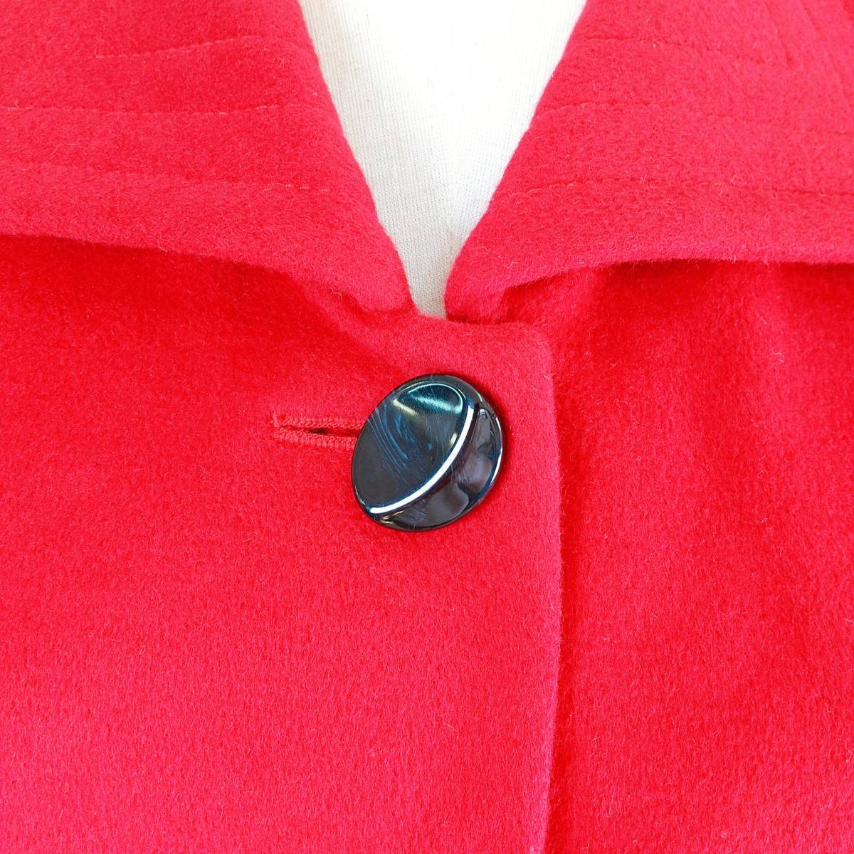 OS511 UNIQLO ユニクロ ピーコート アンゴラ 羊毛 ウール 人気カラー 人気ビッグボタンデザイン きれい色レッド 赤 レディース Mサイズ_画像3