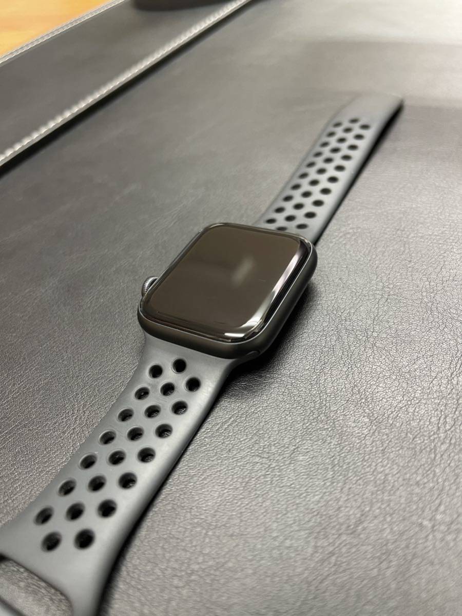 人気No.1 Apple Watch SE NIKE 44mm【最大容量100%】充電器付き その他