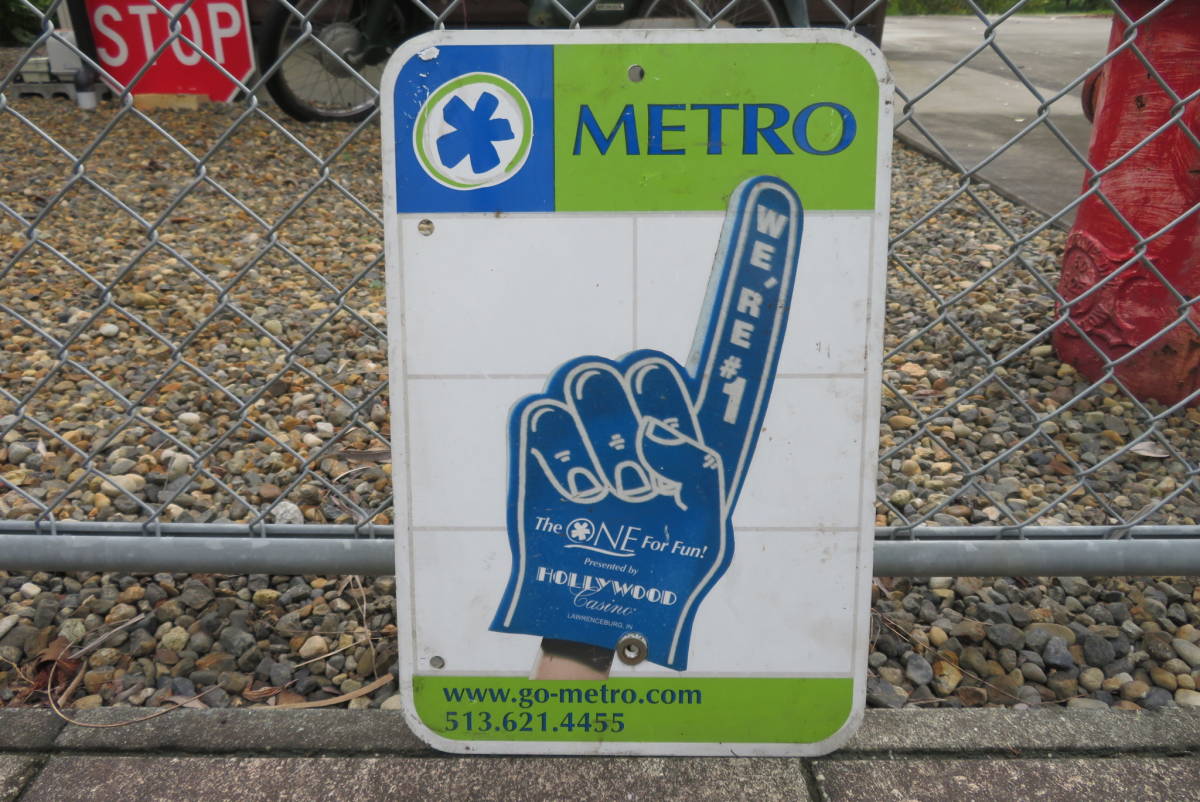 80’ 90’ METRO ナンバー1 フィンガー ストリートサイン ヴィンテージ アメリカ 看板 道路標識 ガレージ（A-104）