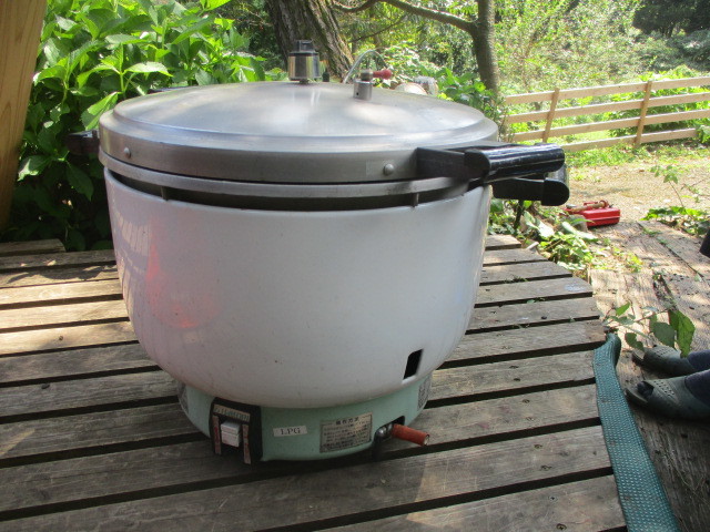 業務用 圧力式ガス炊飯ジャーLPG 大きな5升炊き 服部工業製 業務用 圧力式ガス炊飯ジャーLPG 大きな5升炊き 服部工業製