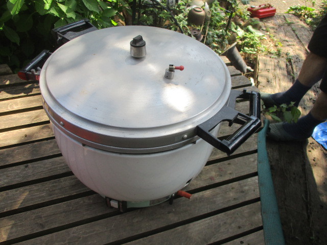 業務用 圧力式ガス炊飯ジャーLPG 大きな5升炊き 服部工業製 業務用 圧力式ガス炊飯ジャーLPG 大きな5升炊き 服部工業製