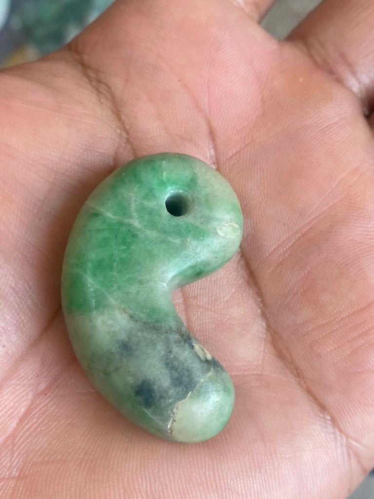 極上品!糸魚川翡翠 天然石 勾玉 ヒスイ、翡翠、 翡翠原石 本翡翠水石
