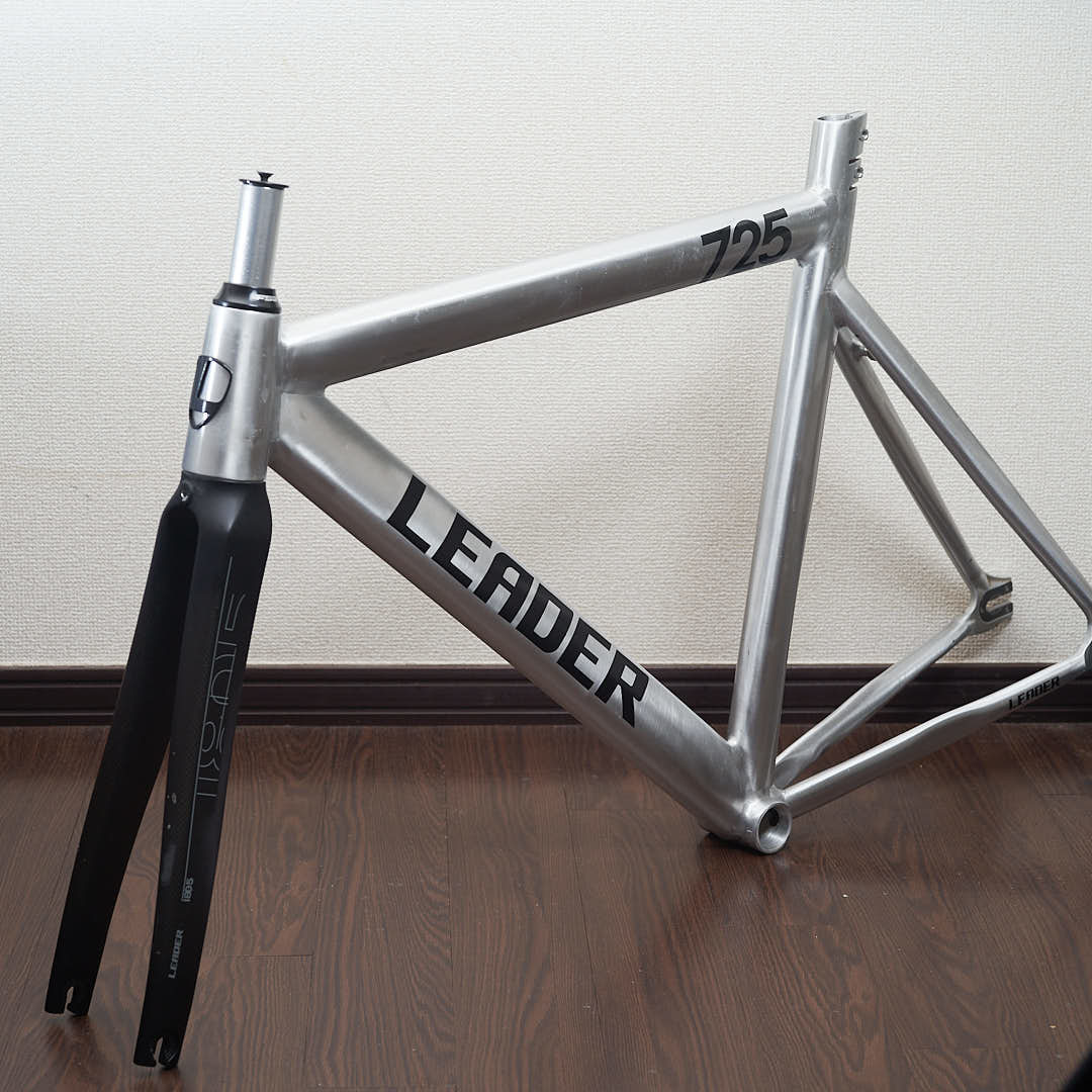 サイズ53 LEADER 725TR カーボンフォーク付き ポリッシュ ピスト サイズ53 LEADER 725TR カーボンフォーク付き ポリッシュ ピスト