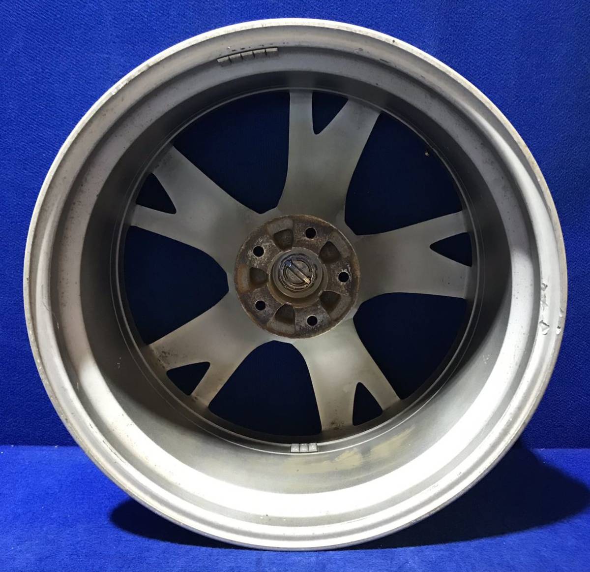 ジャンク出品!＊超レア! 希少!＊日産フェアレディZ z34＊純正ホイール＊19x9J/+47/114.3-5H＊フロントホイール＊1本＊鍛造!軽量!RAYS【03】_画像3