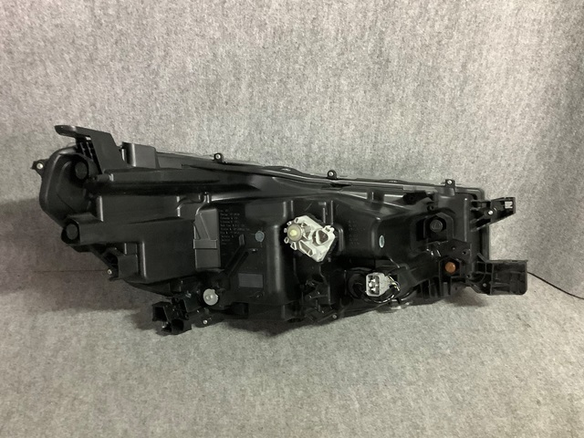 ☆3843-N2　ハイラックス　GUN125　後期　ヘッドライト　LED　左 ☆_画像8